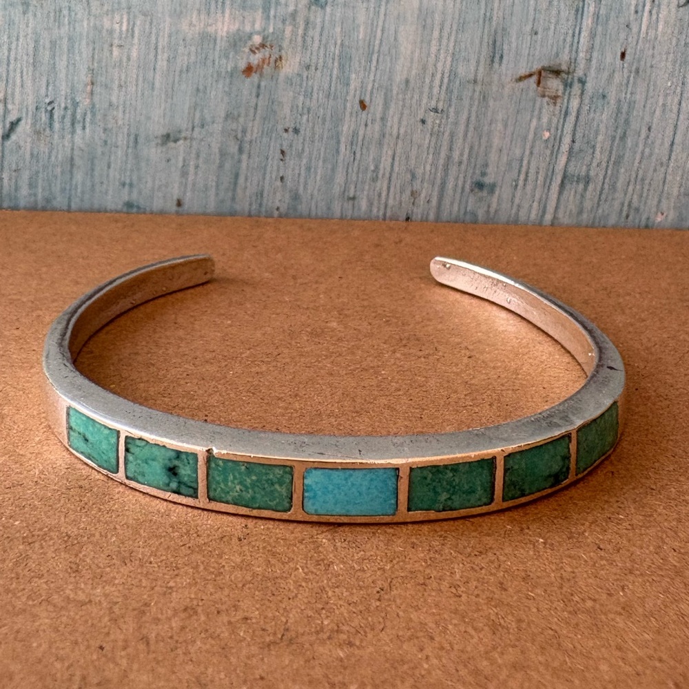 Old Navajo Turquoise Inlay Coin Silver Cuff Bracelet - Green Blue - Picture 5 of 15